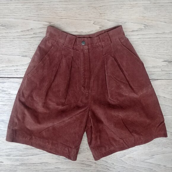 Vintage 100% leather suede pleated shorts ultra high waisted size 3/4 approx XXS - Picture 1 of 15